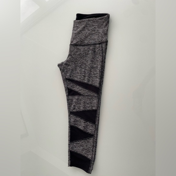 Vogo Capri Leggings Capri Size Medium Grey Black Activewear Gym Training Cropped - Picture 2 of 7